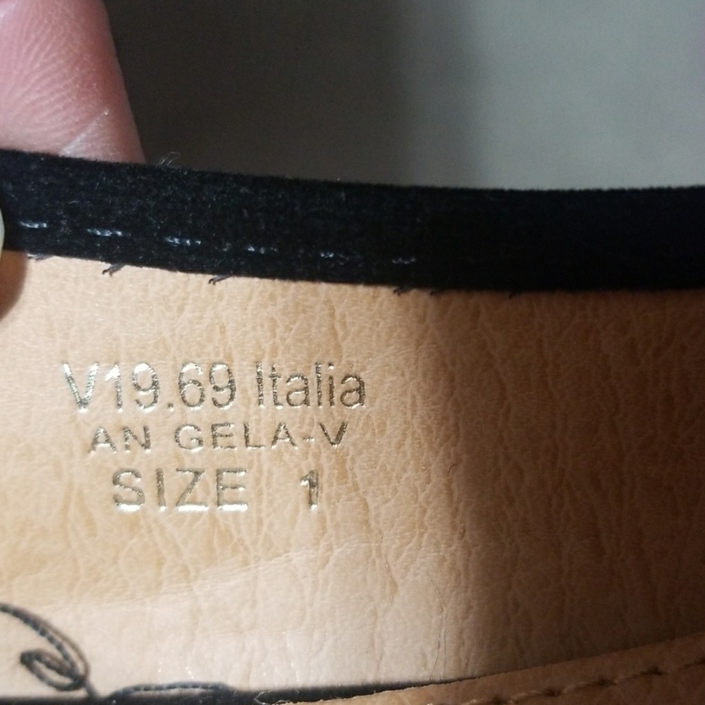 Versace Shoe - Picture 4 of 4